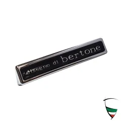 scritta "disegno di Bertone" 1969> in plastica